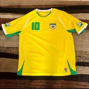 Vintage Brazil Fila soccer jersey
Man’s size L